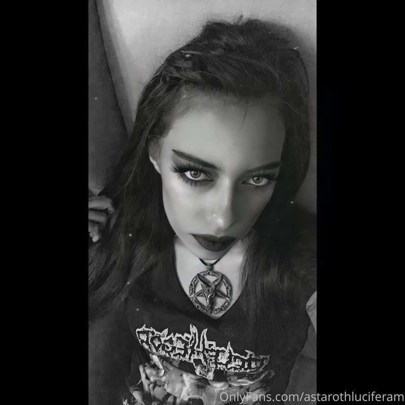 Hello 🌚🥀