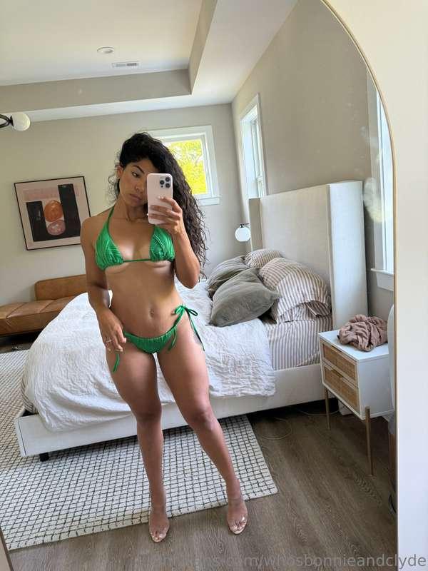 Beach mode!!! 🥝