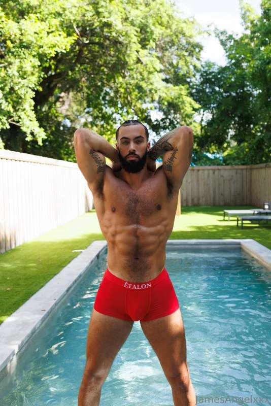 Giving you something to hump about on your hump day 😏