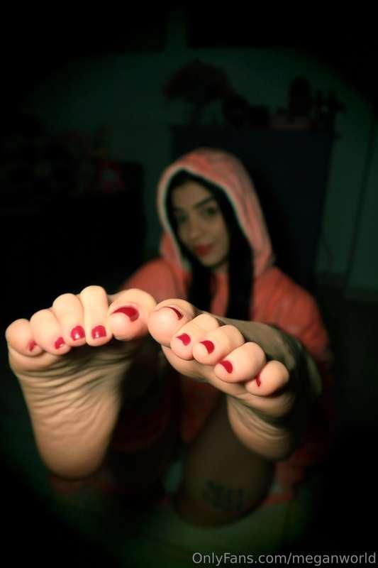 My feet are calling you… Will you be able to resist the temp..