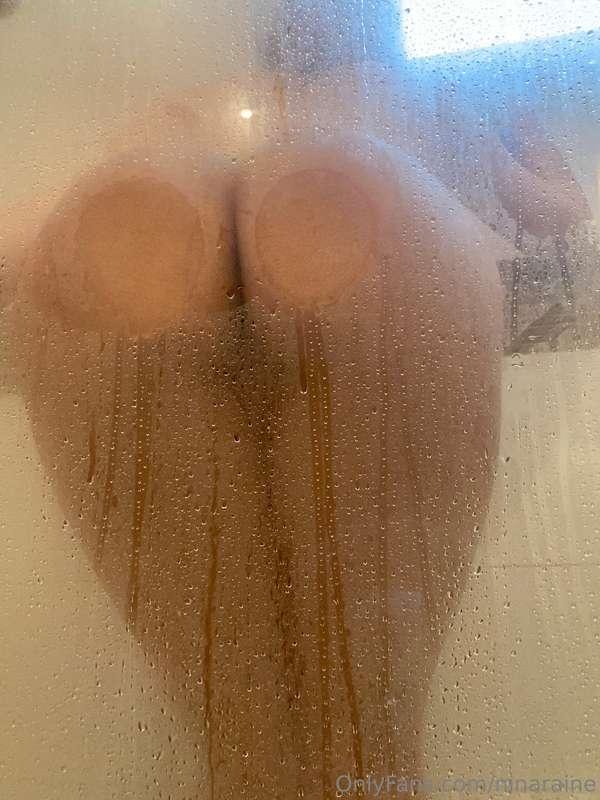 after a long day a steaming hot shower is always the best 🥵 ..