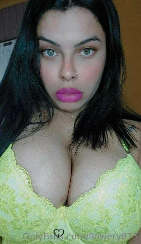 # 🥵 BIG NATURAL TITS 🥵
my friend is crazy to play with you n..