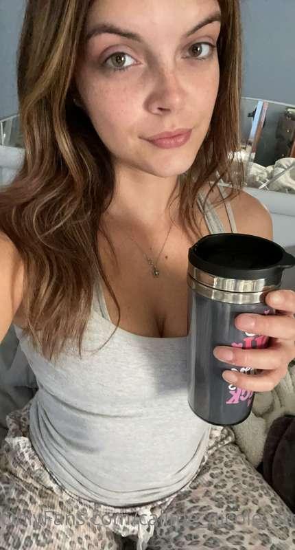 Coffee in bed this morning 💕 Would you like to join me??