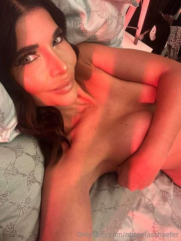 Give me an emoji in the comments how you would describe me🥰B..