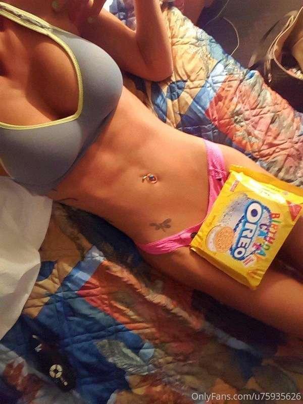 Which Night Time Snack Would U Have ME or THE OREOs??😈