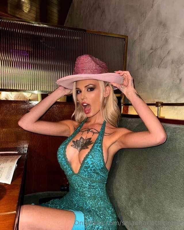 Save a horse.. ride a 🤠😋