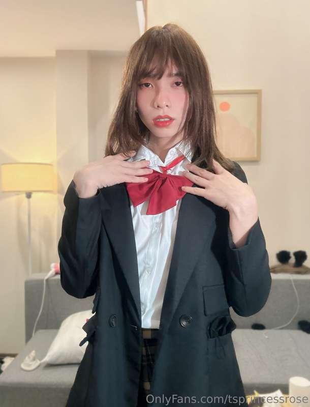 She's a perfect ten, but she's packing a girl inside 🥺🥺