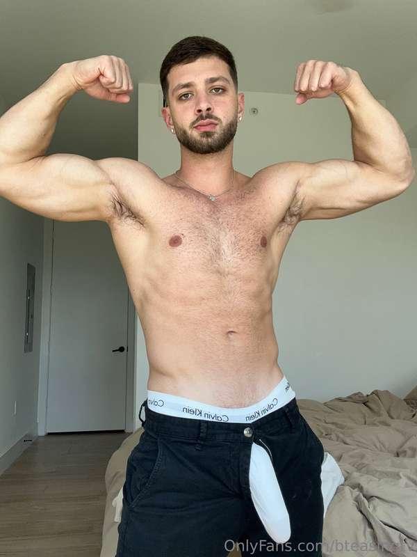 DM when ur online🤤
