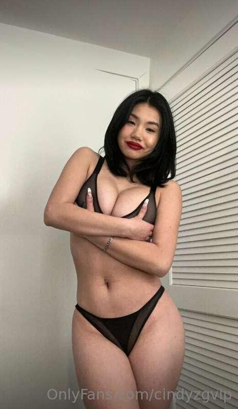 would u hold them like this? 😘