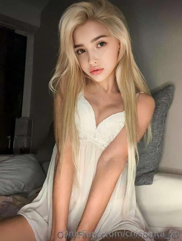 @blonddange💜
Look at that juicy ass, don't you want to stick..