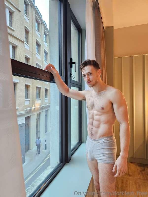 It's my birthday today 😍🤤What gifts 🎁 will you give me?