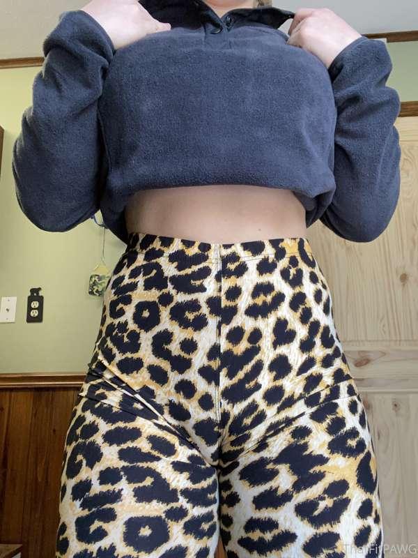 How the public sees my camel toe vs how you get to see it 🐫😘