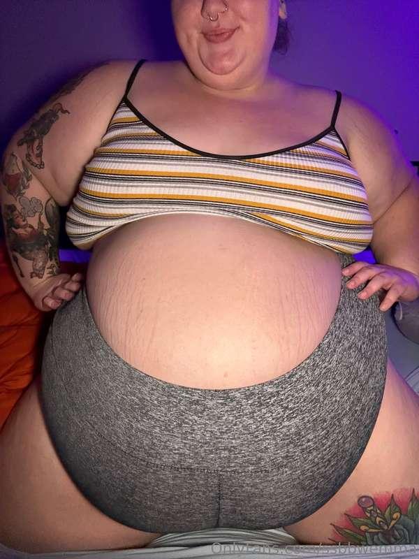 My belly is in fact touching the bed even on my knees, the h..