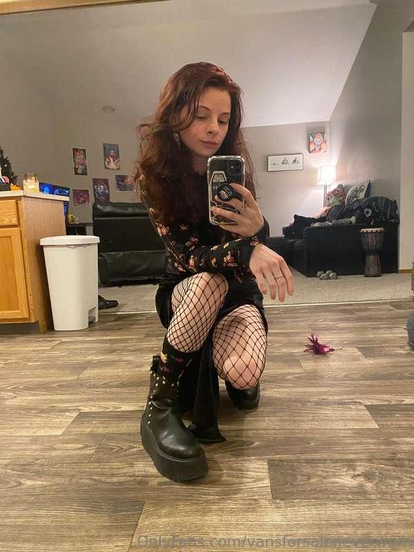 Going out for dinner tonight 🖤 how do I look??? 🖤🖤