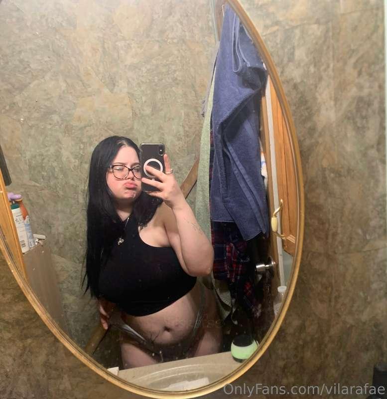 Who wants to shower with me? 💦