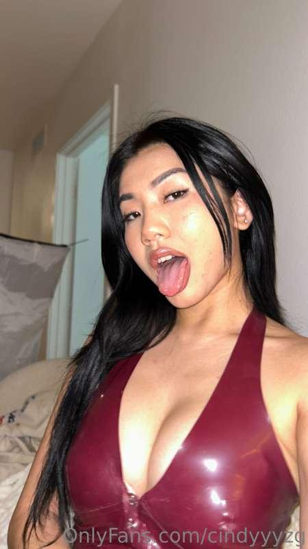 my mouth is open for your cock 🍆