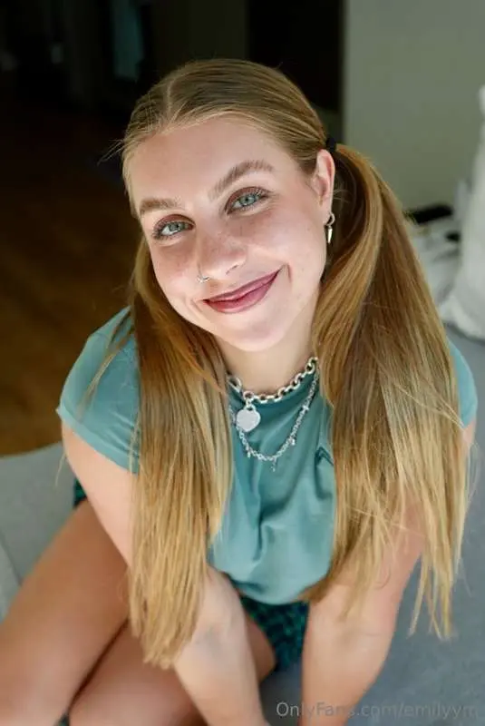 smiley girl🤭🤭🤭🤭