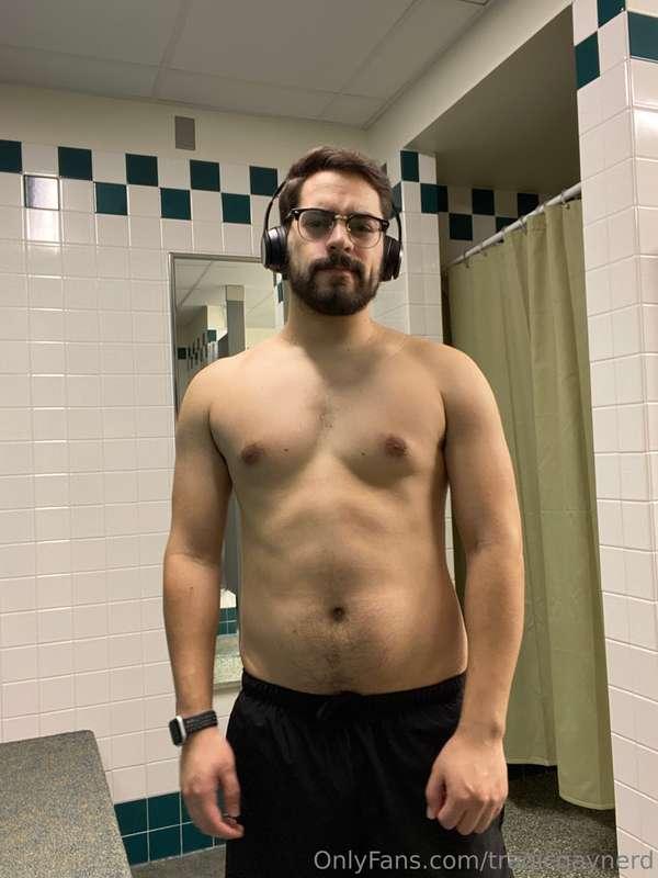 It was a chest day and the pecs were popping! And damn it ha..