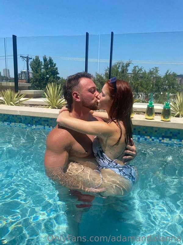 Love is in the air! 🧑🏼‍❤️‍💋‍👩🏻 And in the water too! Go chec..