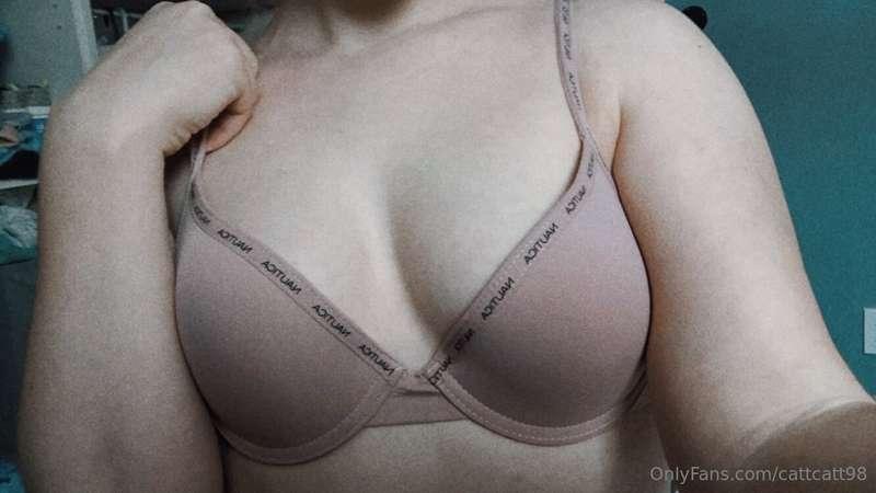 New Bra who dis? 🙈   Should we take it off later