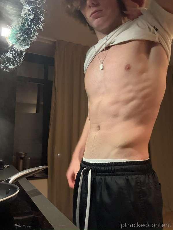 sometimes i like to cook with my shirt off 😋