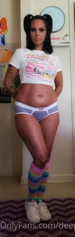 I'm the girl next door and I'm coming over to fuk you 💗