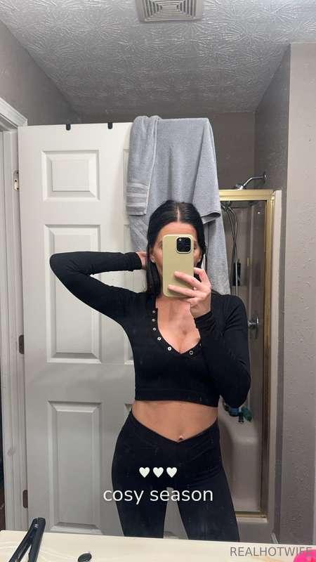 realhotwife image #1