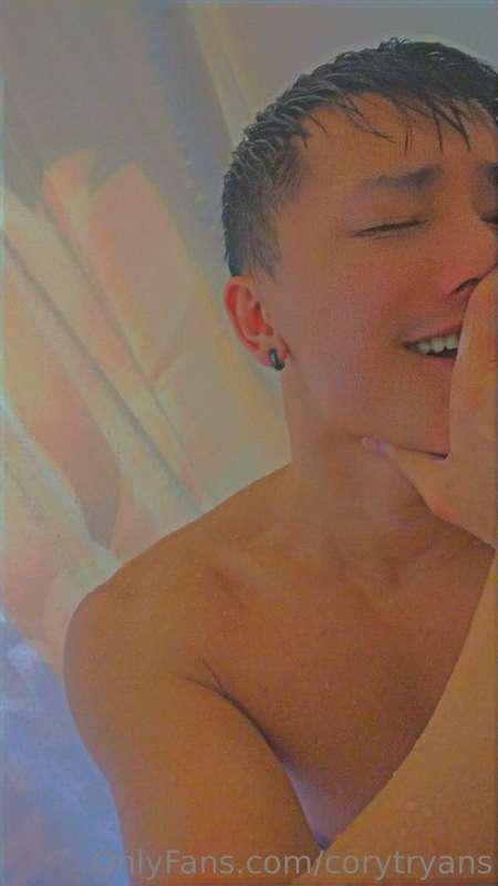 I have a lot of fun in the shower. 😂🚿