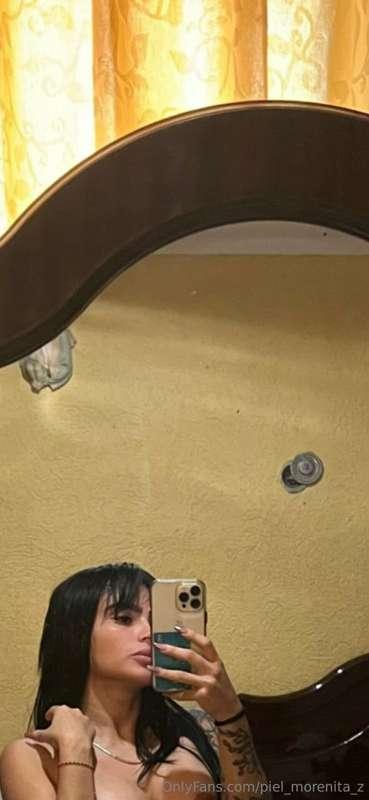 Profanando la casa de los abuelos jajajaa aquí no me cacharo..