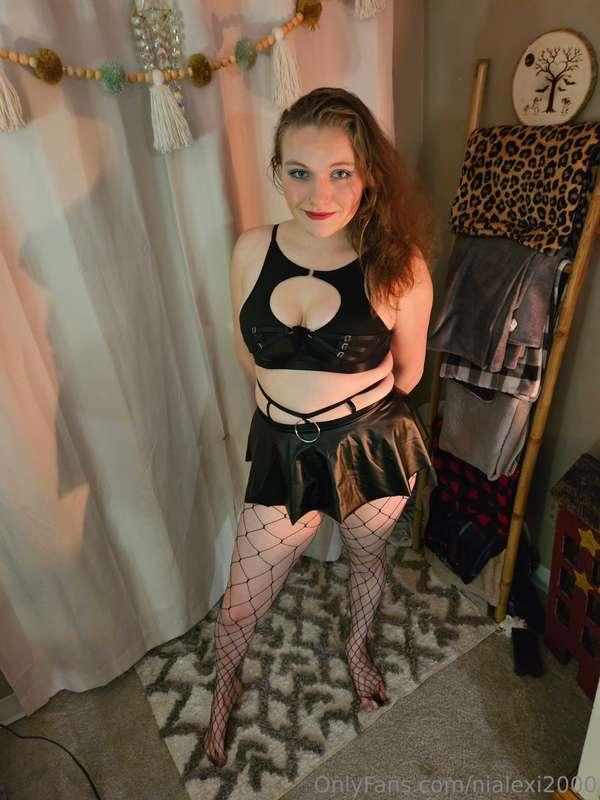 What would you do if I was your maid & wearing this?🖤🤤 I jus..