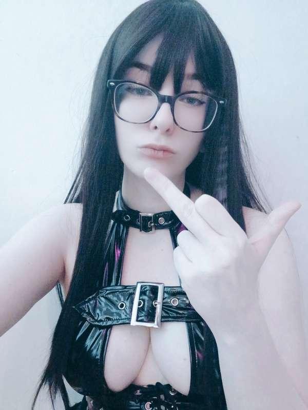 does hot girls flipping you off turn you on ?? 😘🖕