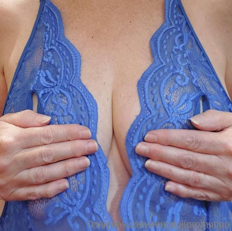 Subscribe to @hot_aussie_cougar  Hot Aussie Cougar. I am you..