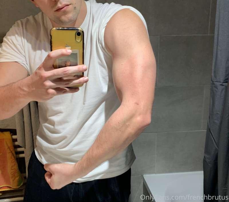 Getting bigger arms to ch*ke harder