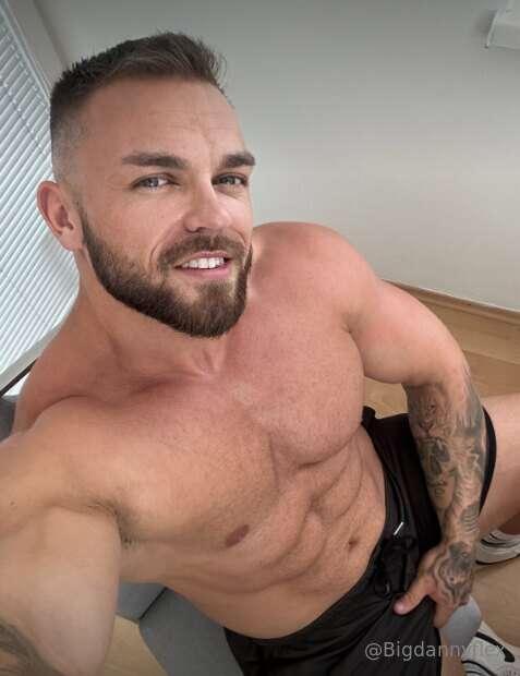 Wanna taste this bulge? DM Me dude! 👀