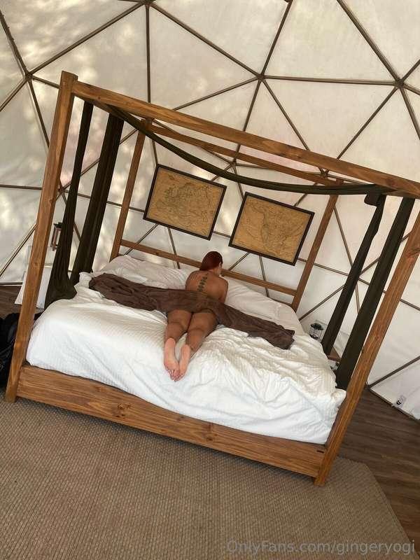 You walk into the hotel room and I’m like this....what are y..