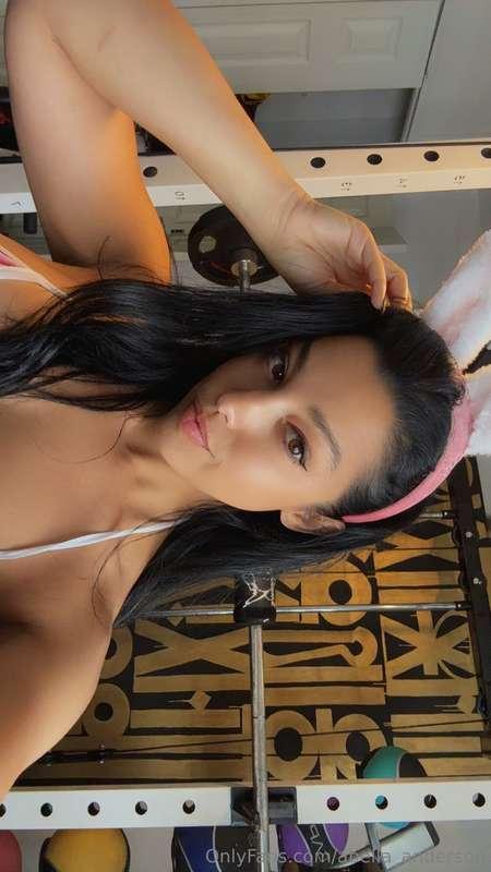 1 or 2? 🐰Check your dms to see how this ended papi 💦