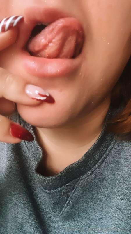 Come here and let me use my tongue on your body 👅🫦