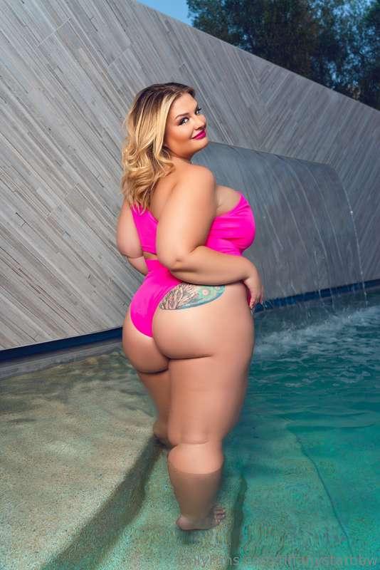 You know you love these curves 💋