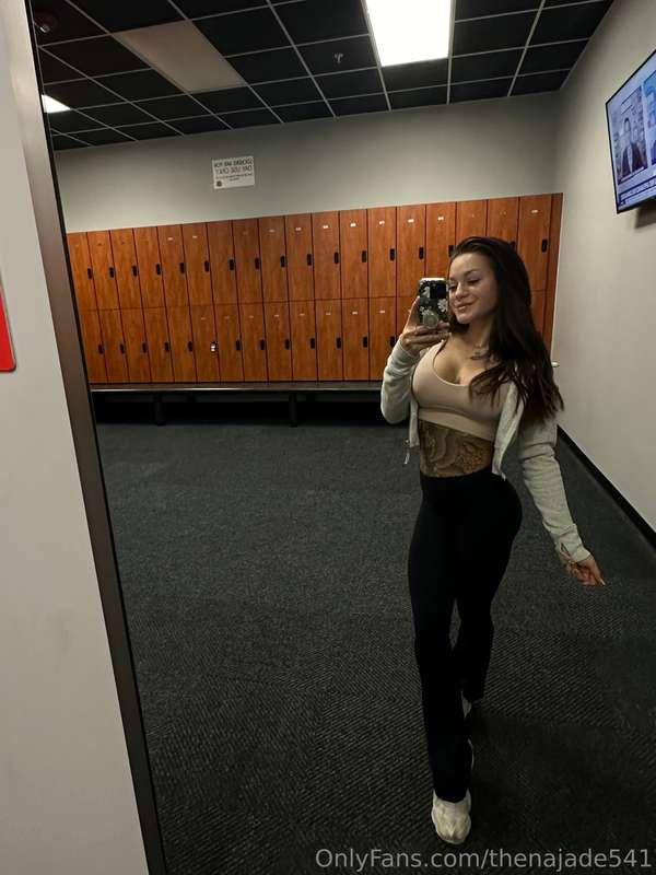 Workin' on my fitness, wanna spot me? 😜