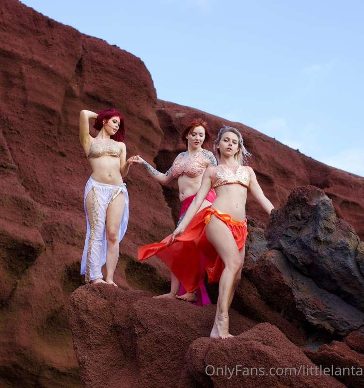 🏜 Rock goddess 🏜
@toychloe @evaray