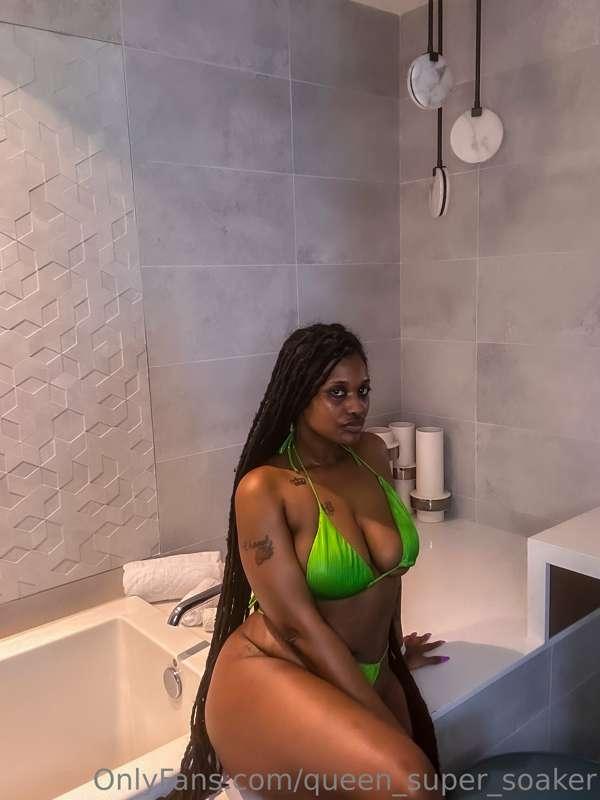 Do you think that green looks good on me?? ☺️