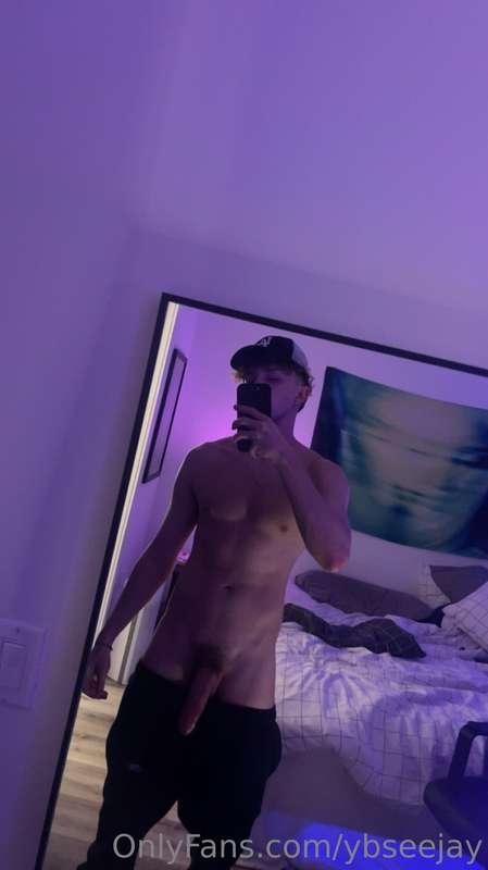 gonna start up the private snapchat story again soon stay tu..