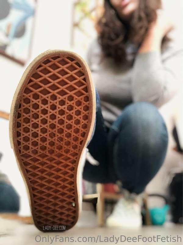 Who’s a dirty sneaker lover and would love nothing more than..