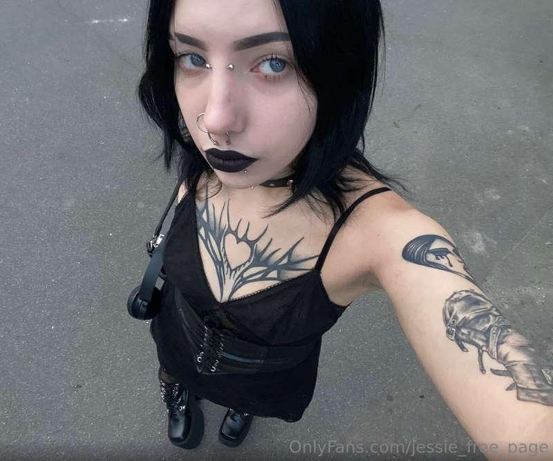 Hey everyone! 🌘 I’m Cate, and my soul gravitates toward dark..
