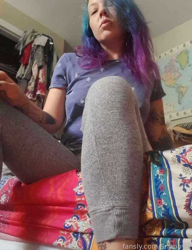 Woke up with a wet dream in my head. 
#girlnextdoor #alternative #goth #gothgirl #tattoo #tattooed #solo #soloplay #panties #wet #vibrator #dildo #BOB #cum #wetpanties #lips #sweet #moan #smol #little #petite 