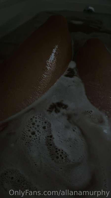 Want to have fun with me in the bath baby 💦🥵
WARNING 
ITS HO..