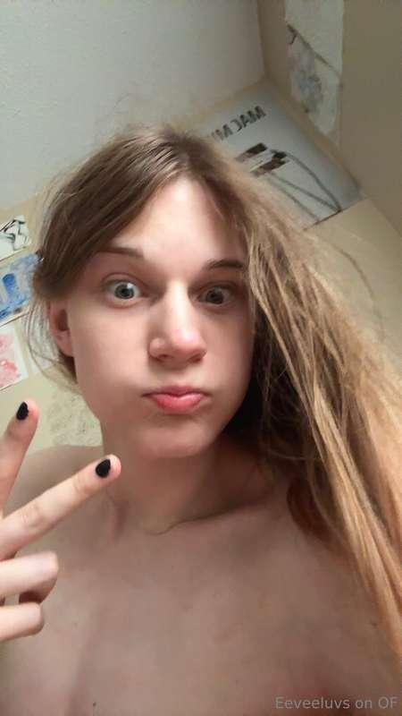 hiiii i woke up latekeep swiping for sexy picss 😘i wish some..