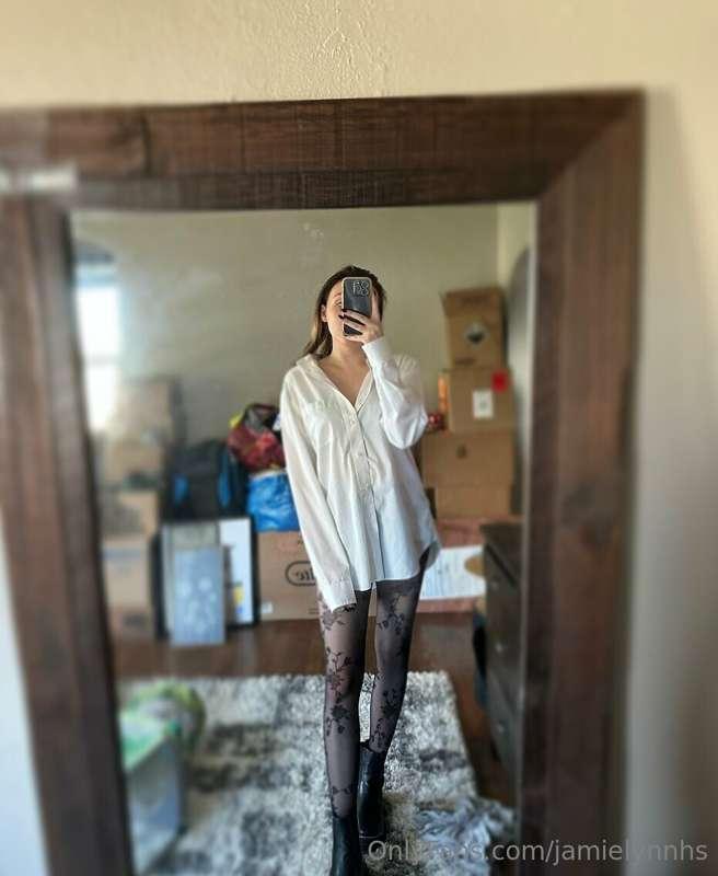 come unbutton my top for me?
•
the moving boxes🥴