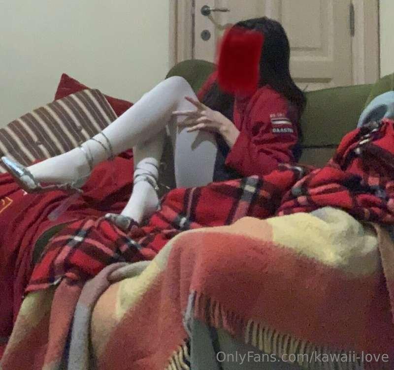 ♥️ ¿ am I sexy enough to sit on your couch ? ♥️