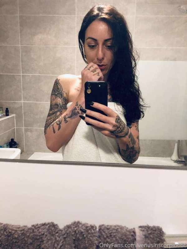 Bath and solo Sex Magic time ✨🛁
Swipe right to see the towel..